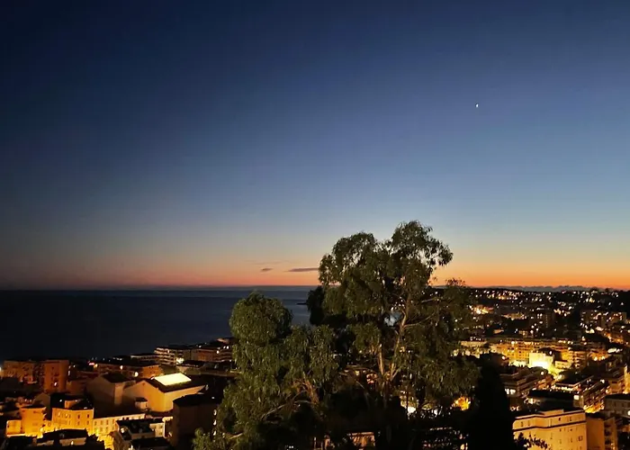 2 Pieces, Vue Panoramique Μεντόν